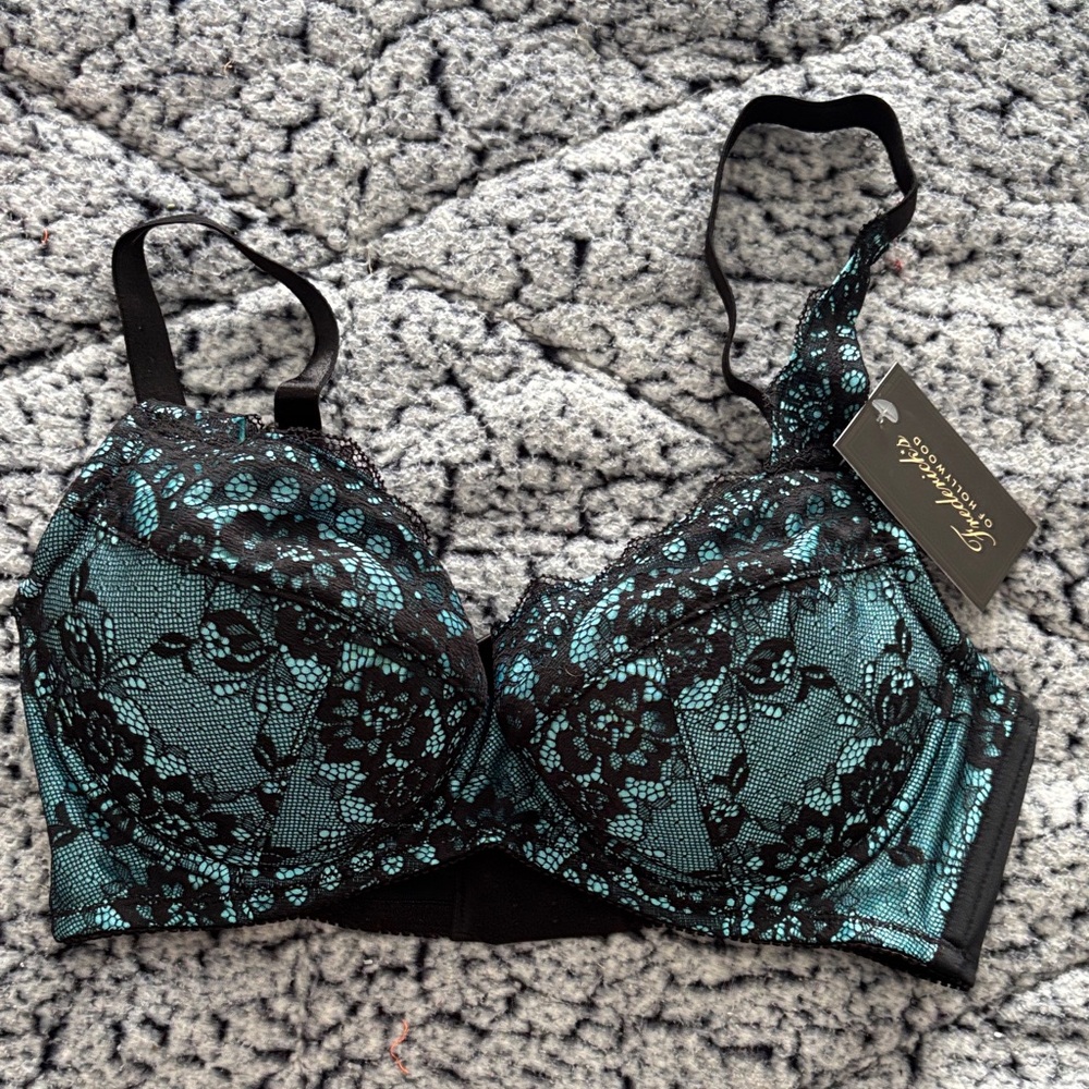 BNWT Fredericks of Hollywood light pad bra size 34D